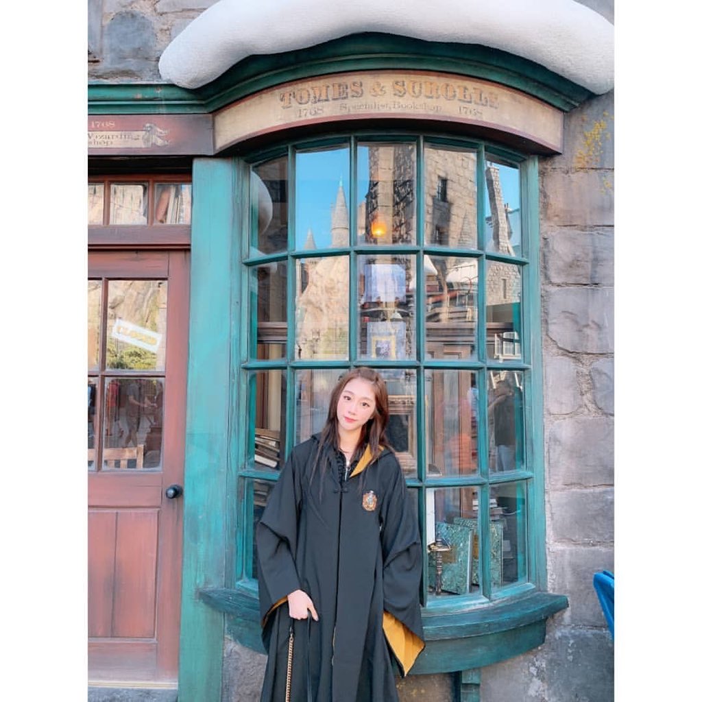 geulyz's tweet photo. I have to save a lot of money and buy the full set next time!
#UniversalStudioLA
#HarryPotter
#Hogwarts
#Huppuppuppu
#It's_my_favorite_house❤️
#Why_don't_they_sell_Newt's_wand..?😭 (2/2) https://t.co/ePqKIY6pUD