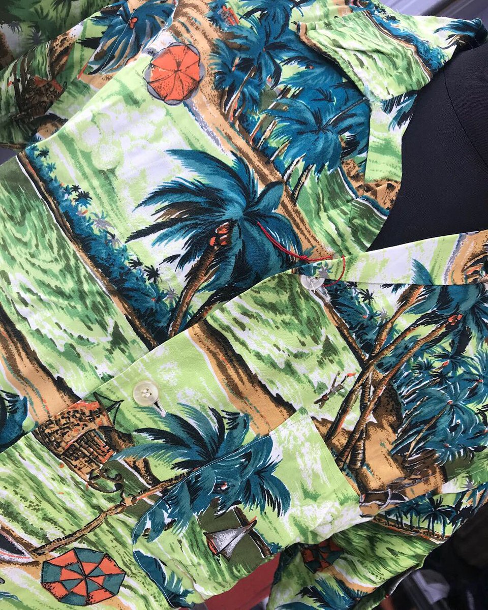South Pacific Aloha shirt
tailored in Japan
s size

ヴィンテージmade in Japanのアロハシャツ入荷しました✨ 

GW始まりましたね！
来月から定休日が無くなりますので、
お時間のある際にお越し頂き、お宝を見つけてください😆✨
#SouthPacific #Alohashirt #VintageAlohashirt
#okinawa