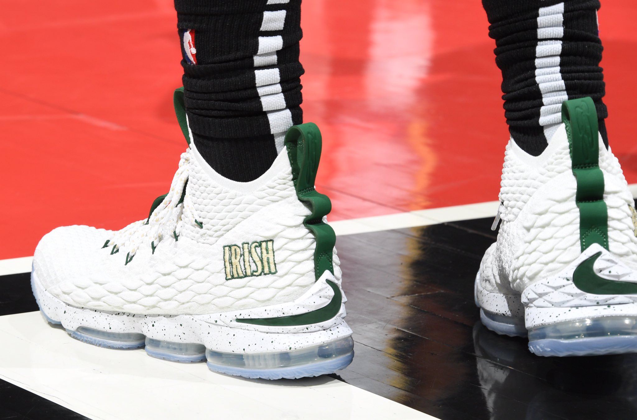 球鞋匯 | NBA球員今日球鞋上腳:柯瑞上腳Curry 6騷氣十足,Harrell今天帶來了3雙!-黑特籃球-NBA新聞影音圖片分享社區