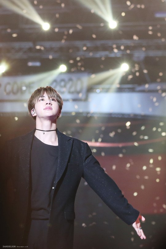 BRING THIS CHOKER BACK!   #BBMAsTopSocial BTS  @BTS_twt