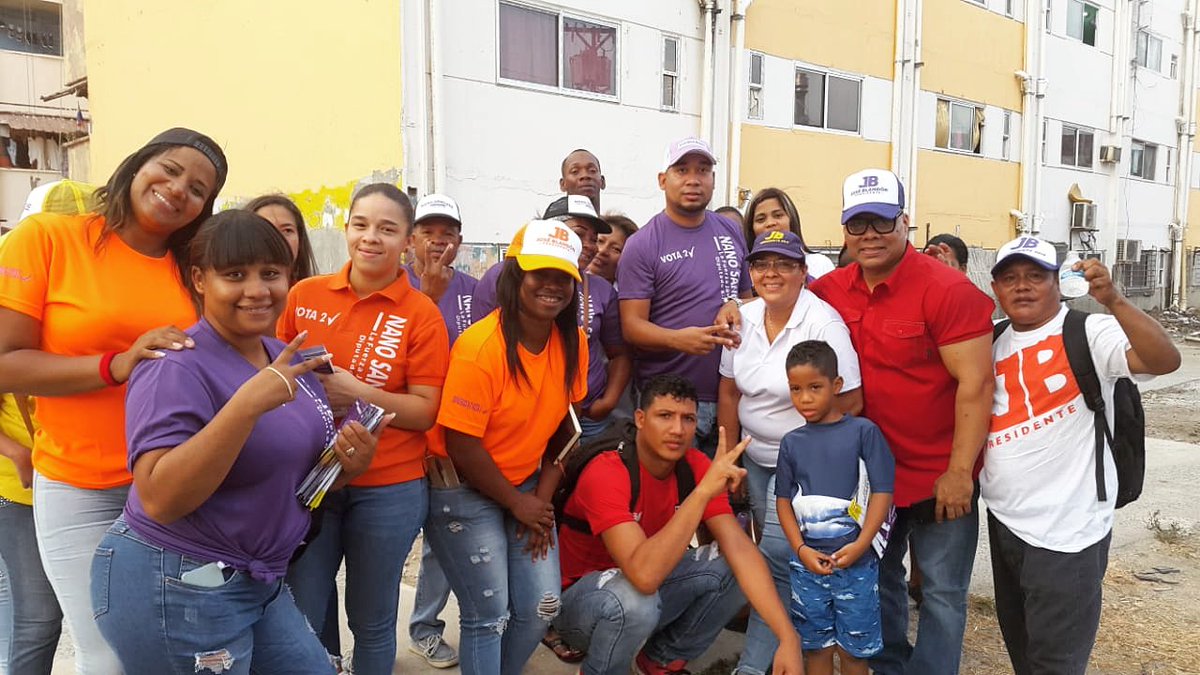 NanoSanchez87's tweet photo. Parte de mi Equipo de trabajo, estoy orgulloso de ellos, cada uno da el 101% para lograr nuestro objetivo este 5 de mayo #YoSoyNano #LaFuerzaJoven https://t.co/K7thyAH7XR