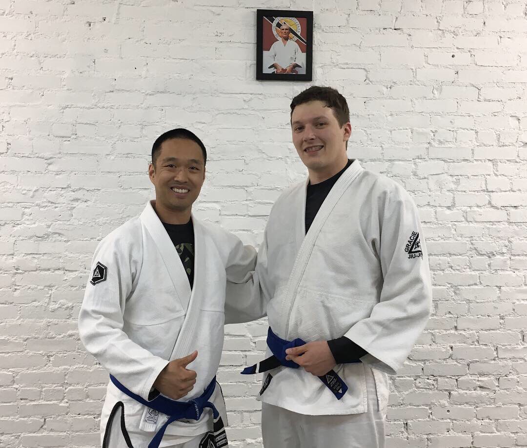 GracieQuincy's tweet image. Congratulations to Ryan Hawes on your 1st stripe on your blue belt! #graciemastercycle  #BBS1 #graciejiujitsu