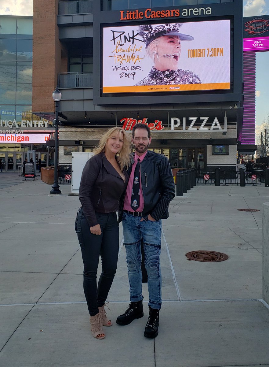 HowieInTheD's tweet image. Been waiting 16 months for this show. Been a fan since Missundaztood but always had hard rock/metal friends. Thank you @Pink for an amazing show in Detroit tonight. Finally got to see you live ! &amp;lt;3 #GreatestFemaleEntertainerEver