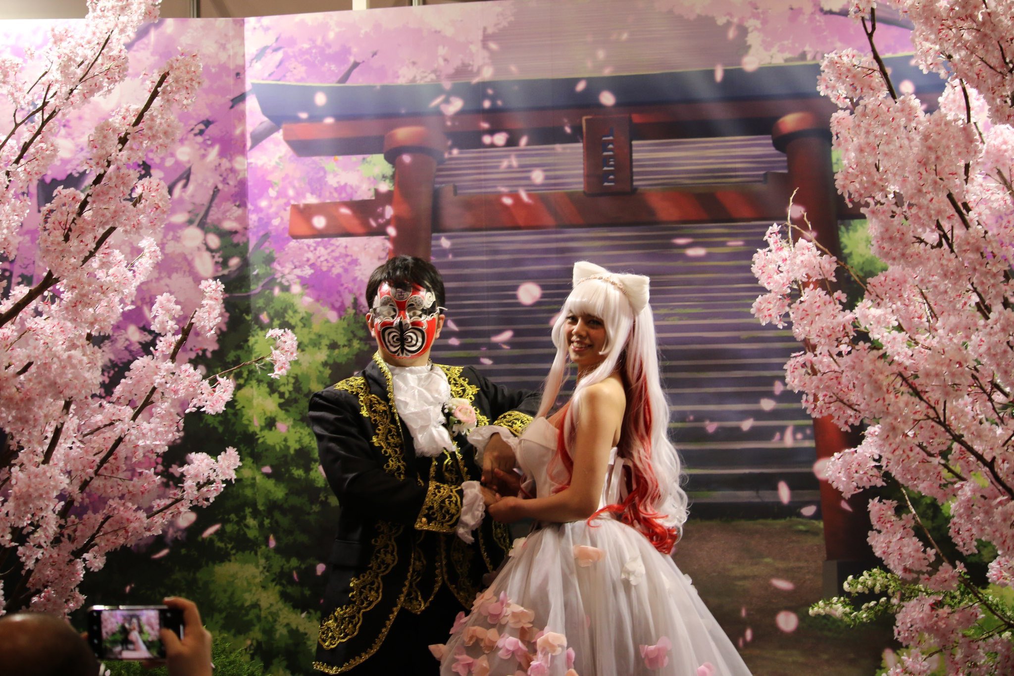 Twitter 上的 らみねこ この後のらみねこが出るステージのアナウンスですが 実は今日超会議内で結婚式をあげます 超結婚式に何ヶ月か前に当選して打ち合わせしたりして 凄くドキドキしてますが良かった来てください ホール9 コスプレエリアにて3時からやり