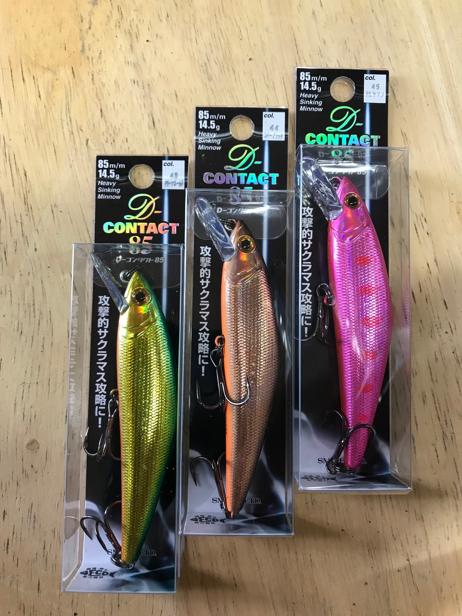Lunker S ランカーズクシロ スミス D コンタクト 85の新色入荷です 本流 湿原河川のアメマス イトウ狙いや只今 港で釣れている 海サクラマス 海アメマス で人気のサイズです 画像左の43 44 45番カラーが新色ですが 画像右の19 22 35 36も売れ筋