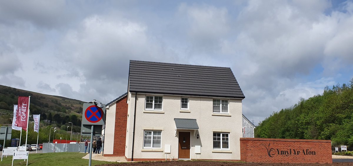 kellyjjones's tweet photo. Our @Lovell_UK show homes are now open at Ymyl Yr Afon, Merthyr. #newhomes https://t.co/x3TLmch3UL
