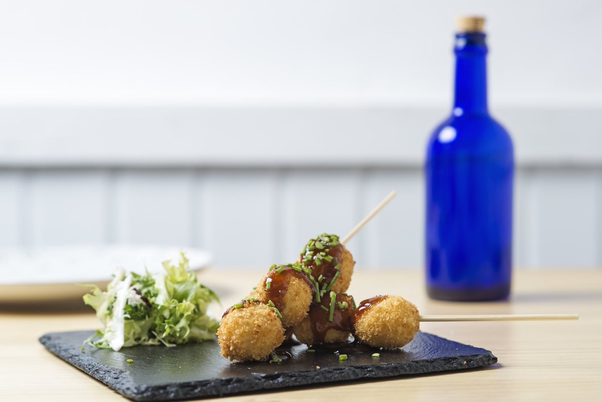 🇯🇵 KUSHIAGE DE HUEVOS DE CODORNIZ🇯🇵 es uno de los que platos sacamos en los menús de cóctel o cumpleaños #mikitxen bit.ly/1RyZ0Mh  #madrid #Foodie