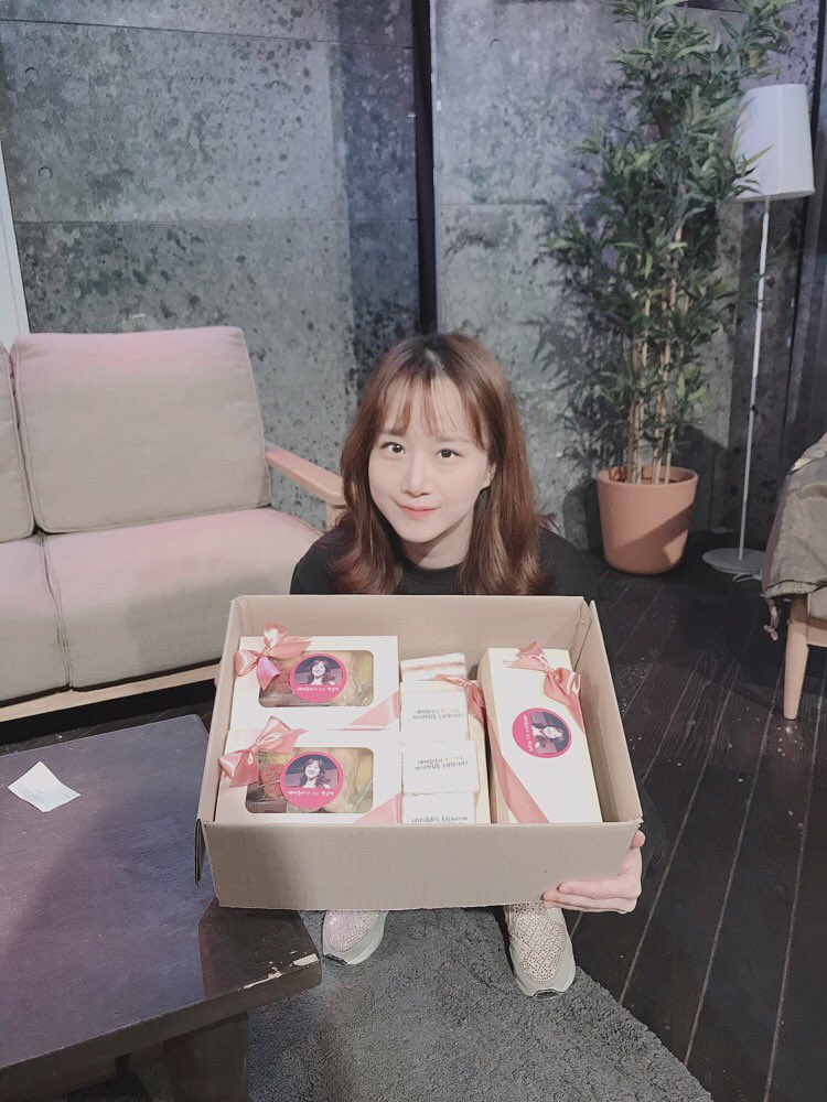 #lovescore
연극 <러브스코어> 세미배우님 막공선물이 왔어요!
막공떡 선물 너무 감사합니다
맛있게 잘 먹었어요! 마지막공연까지 힘내서 할께요💗💗💗
.
#연극러브스코어 #러브스코어
#오세미배우님 #오세미 #팬선물
#대학로연극추천 #대학로연극 #연극추천
#주말데이트 #연극 #배우님 #서포트