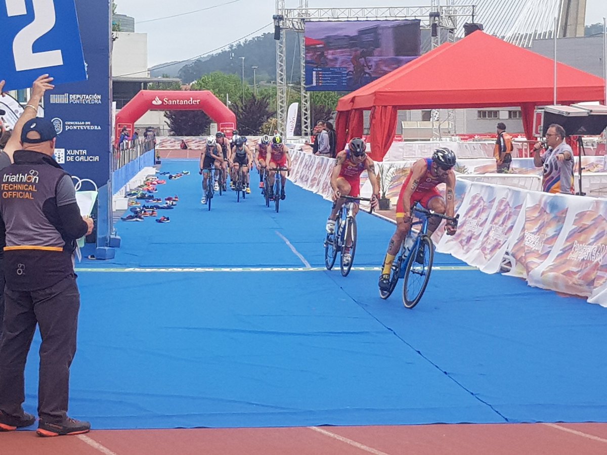 TriClubTSD's tweet photo. Mondiaux duathlon Pontevedra Hommes : 11 concurrents, dont les 3 Bleus, en tête à 13 km du but. Tout reste à faire pour les Frenchies !

#duathlon #GoFrance #itupontevedra2019 https://t.co/x9Jiufa6PE