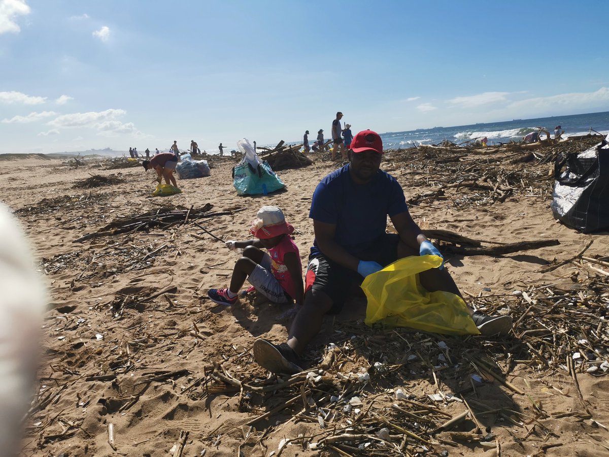 beetens23's tweet photo. Just finished doing our little contribution to keep the planet clean @environmentza #CleanBlueLagoon #DurbanFloods https://t.co/r5AZBFmR6m