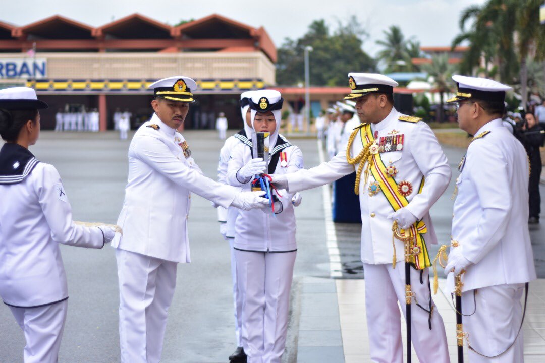 kdkasturi25's tweet photo. Feel proud and honoured to be anounced as the winner of Piala Gonzales and Piala Pujian PTL in 85th Navy Day Celebration. 

@reza_azeranil63
@tldm_rasmi
@mpa_barat 

#navypeople
#navypride
#navyday2019
#pialagonzalez
#pialapujianPTL
#Teamwork
#Courage https://t.co/bFQy5xmFaA