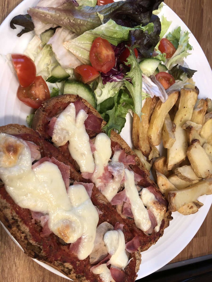 SlimMichellepw's tweet photo. Nice healthy #FridayNightDinner promise rolls from @sainsburys with @SlimmingWorld chips from @IcelandFoods #HealthyEating #slimmingworld
#SwAstonUniRec
#SwPerryBarr
#SlimWithMichellePW
#back2target
#weightloss
#freefood
#speedfood
#foodoptimising
#frylight
#icelandfoods https://t.co/CKrNlqTB7p