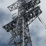電気には低圧と高圧があり 高圧電気は触らなくても感電する 鉄塔に近づいてはいけない理由や身近にあるもので感電する可能性の話 Togetter 電気には低圧と高圧があり 高圧電気は触らなくても感電する 鉄塔に近づいてはいけない理由や身近にあるもので感電する可能性の話 Togetter