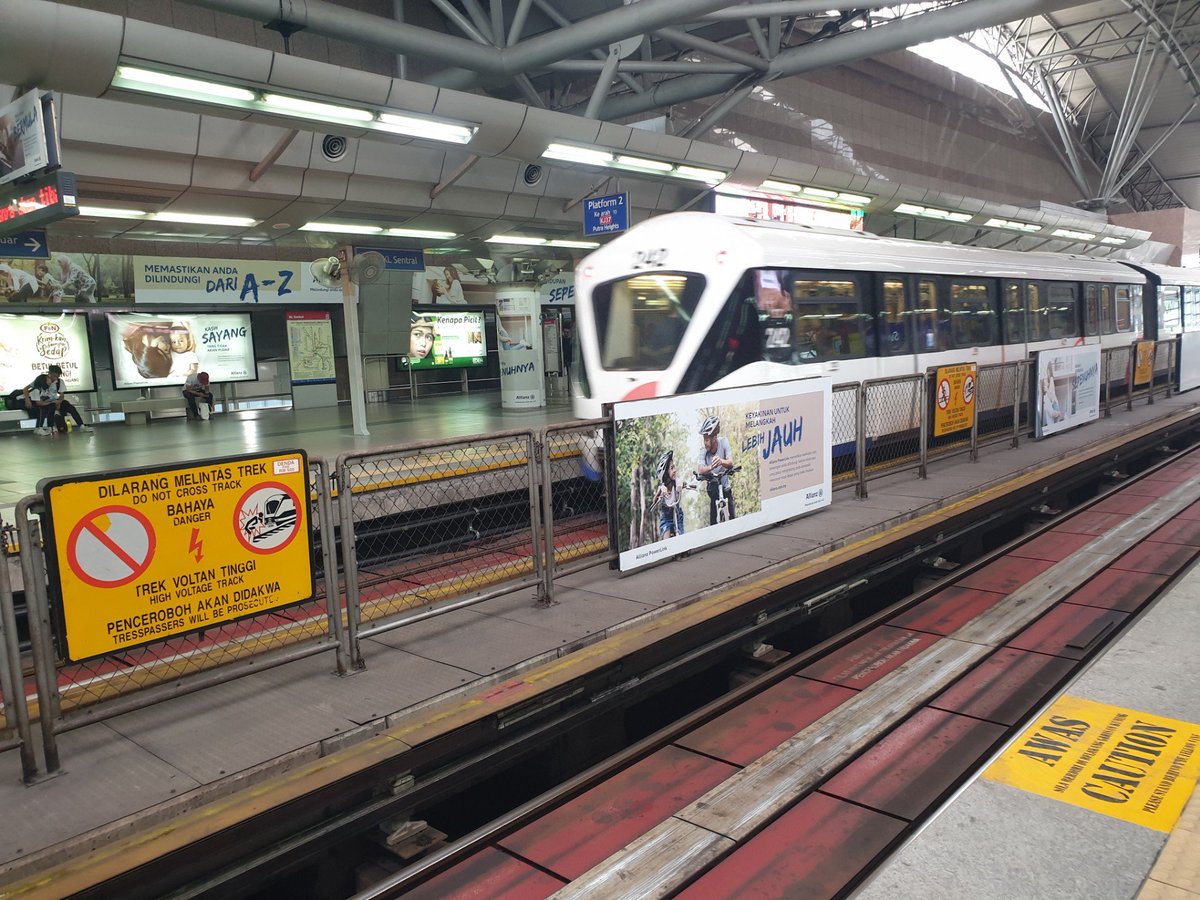 Azhad's tweet photo. I'm at RapidKL KL Sentral (KJ15) LRT Station in Kuala Lumpur, WP Kuala Lumpur https://t.co/G5vfQdh3vw https://t.co/JgB5fG5ip2