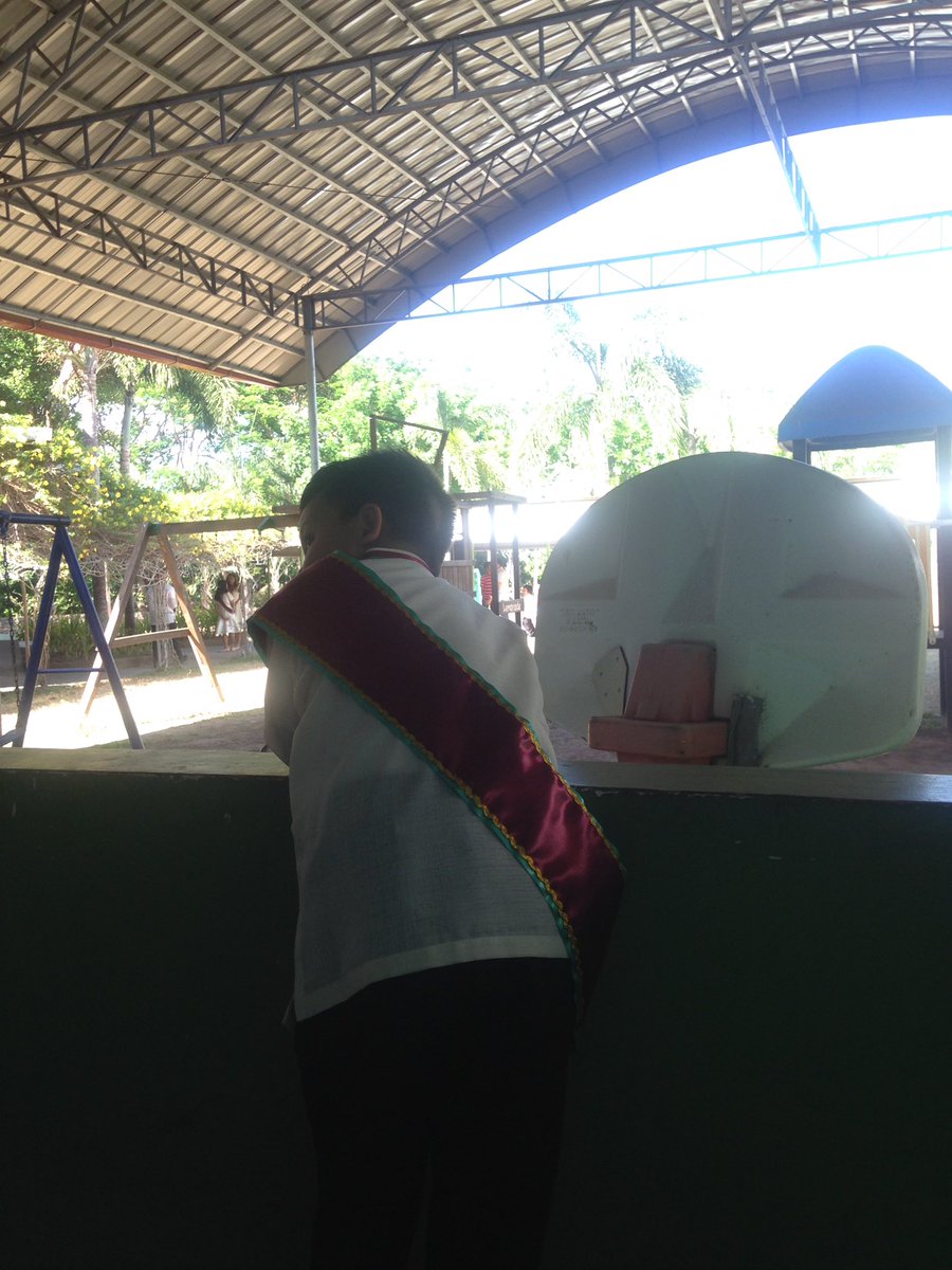 monikikay's tweet photo. Juan Dela Cruz on to his graduation rites https://t.co/cRHuJ2BgtW