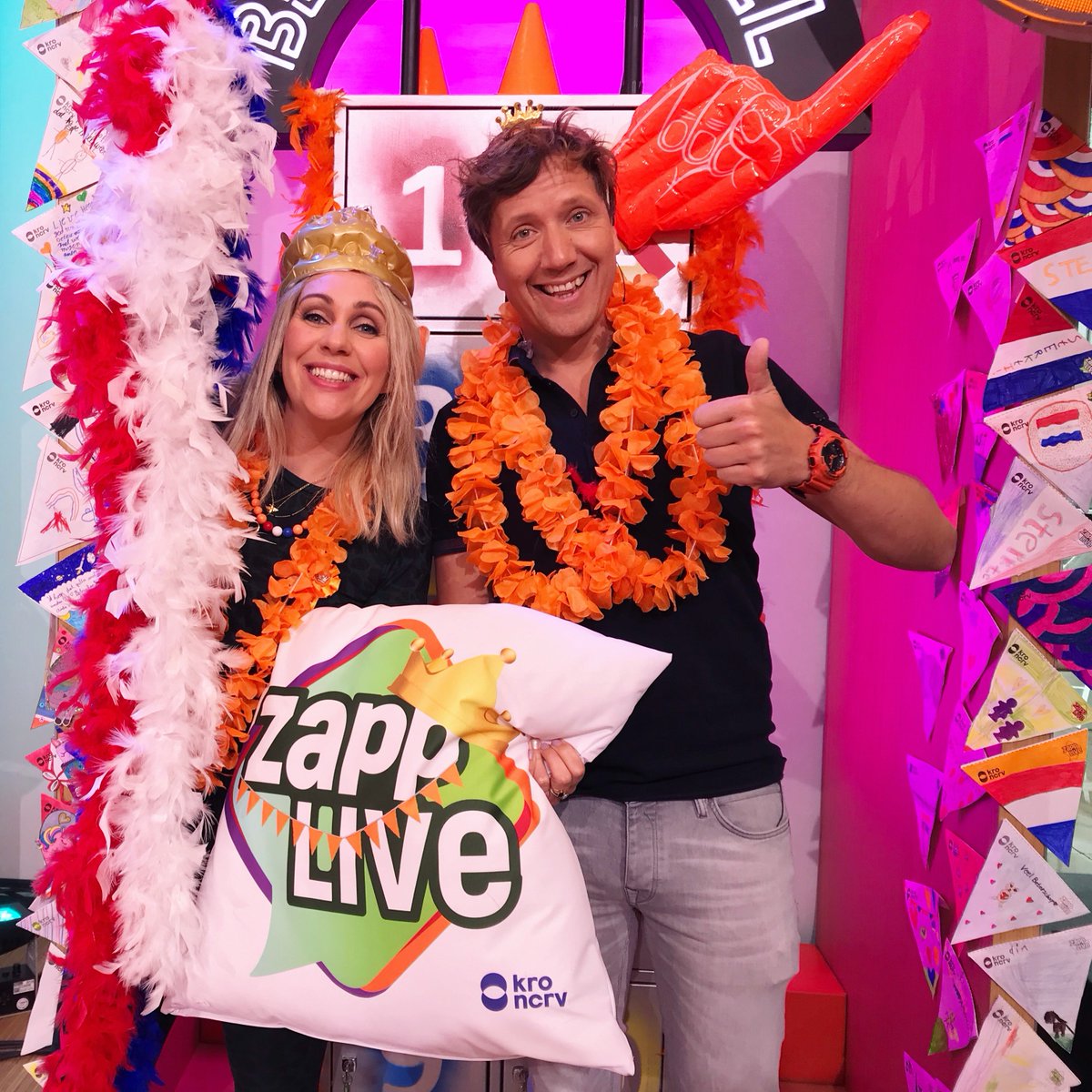 Zet je TV aan want we zijn NU live te zien op <a href="/npozapp/">NPO Zapp</a> vanaf het <a href="/prinsesmaximac/">PrinsesMáximaCentrum</a> in Utrecht met een speciale Koningsdaguitzending! <a href="/KroNcrv/">KRO-NCRV</a>  #zapplive #KRONCRV #koningsdag #PMC