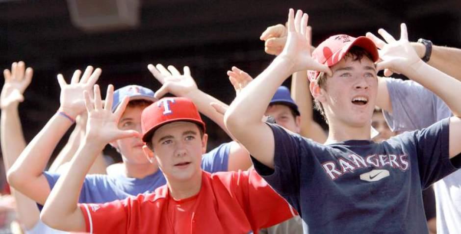 MooseyGeek's tweet image. Alright, it's official...the subs on @OfficialDLive are called ✋Herd🤚. Hands representing the antlers of a moose. #MooseyNation #MooseHerd
Going to start 1st #NightShift partner stream shortly. 
dlive.tv/MooseyGeek
#DLive #DLiveFam #DLiveTV