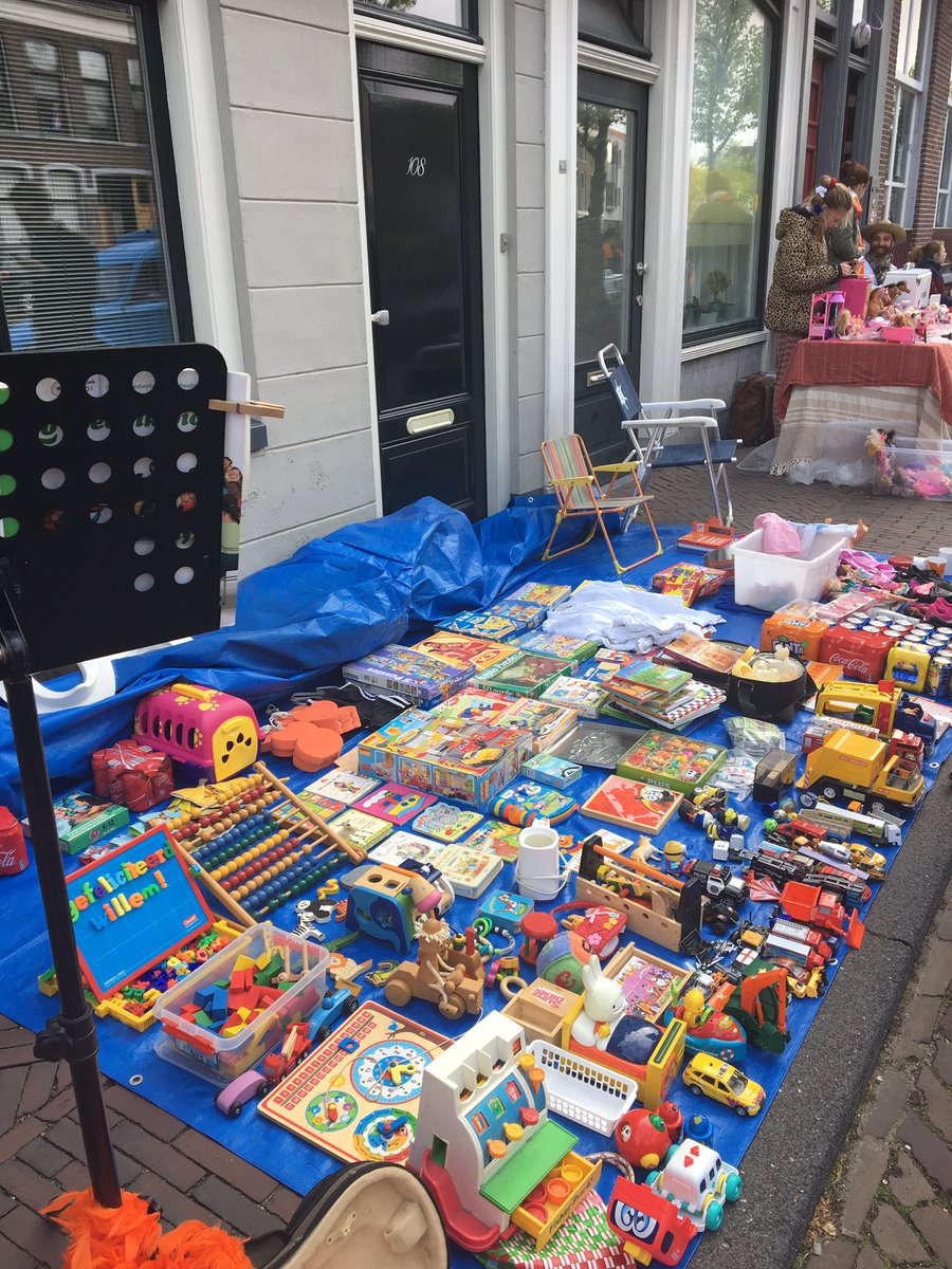 MelanieOderwald's tweet photo. Gefeliciteerd Willem! #kindermarkt op #koningsdag2019 aan de #Verwersdijk #Delft https://t.co/6WpL28JBXZ