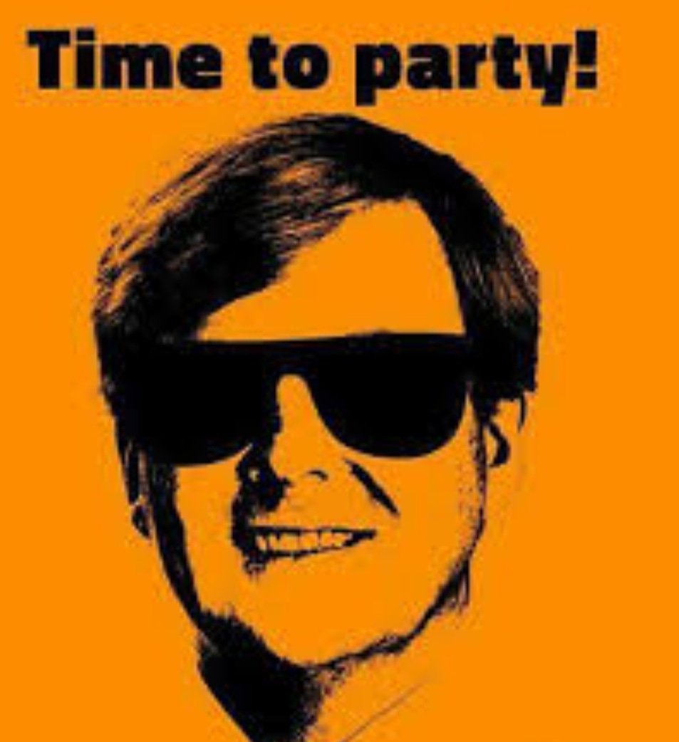 HelthuisBV's tweet photo. Vandaag proosten 🥂 wij op uw verjaardag, lieve Majesteit 🤴👑! #koningsdag #kingsday #HappyBirthday #Gefeliciteerd #orange https://t.co/AYtEUbAkiQ