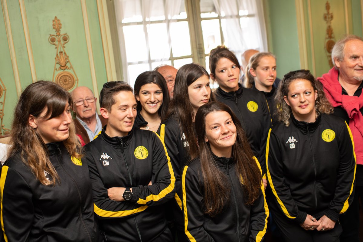 #Deauville a félicité hier soir ses sportifs. 7 sections à l'honneur pour leurs excellents résultats en #football ⚽️, tennis de table, #natation 🏊‍♂️, #Triathlon, échecs ♟, karaté 🥋ou voile. Bravo aux champions 🏆 du Calvados, de Normandie ou d'Europe ! ©Sandrine Boyer Engel