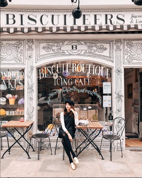 BiscuiteersLtd's tweet photo. Thank you amebeverly for this beautiful picture captured outside of our Notting Hill boutique. Full of gorgeous gifting inspiration, delicious cakes and biscuit goodness, our team would love to see you today! https://t.co/MUvgQpK0Vn
