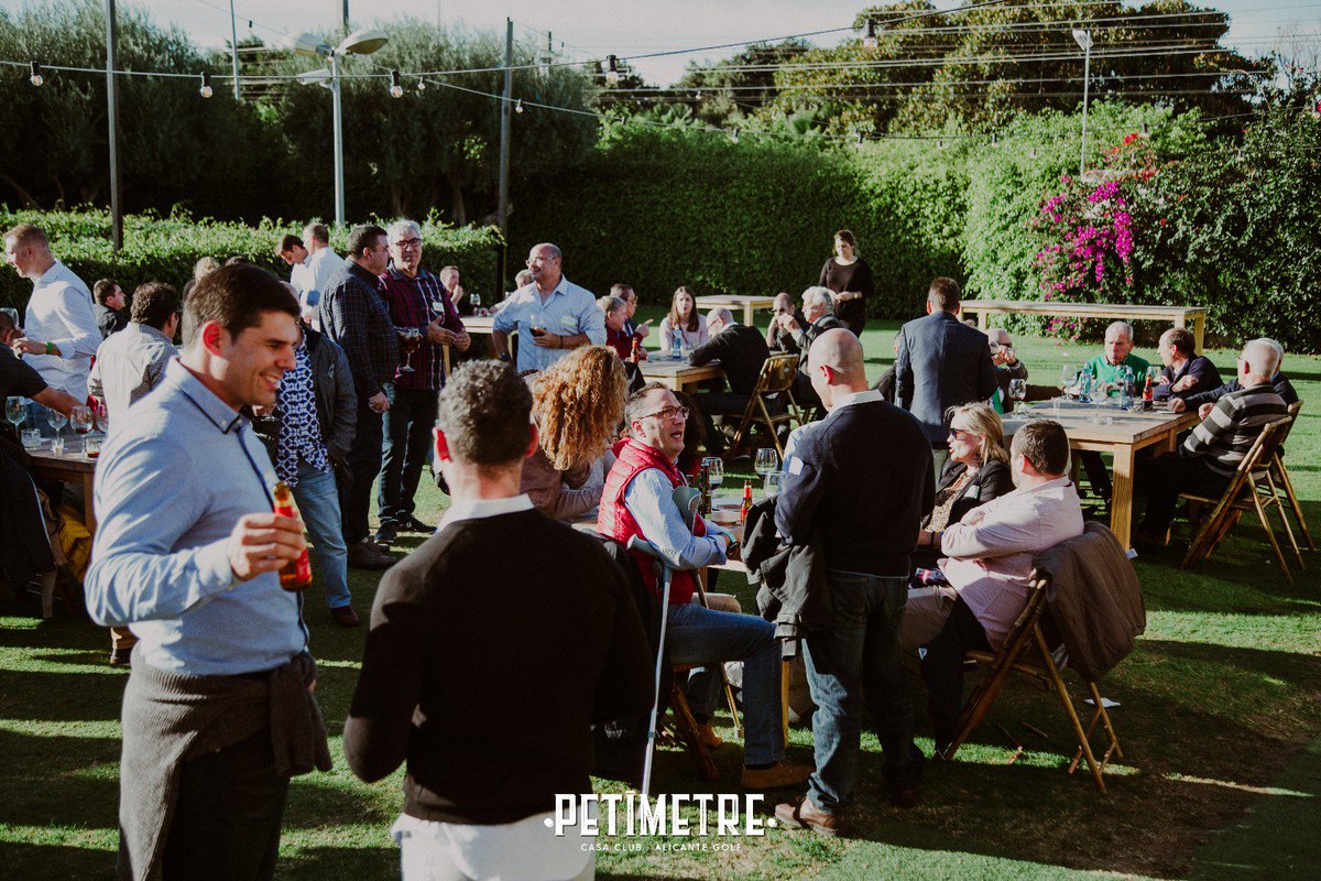 El tiempo se corrige este fin de semana y nos deja disfrutar de lo mejor del Mediterráneo ☀️ ¿te unes a la terraza de Petímetre?

petimetrerestaurant.com
965 29 74 76 📞
#Petimetre #restaurant #SanJuan #Alicante #golf #terrace