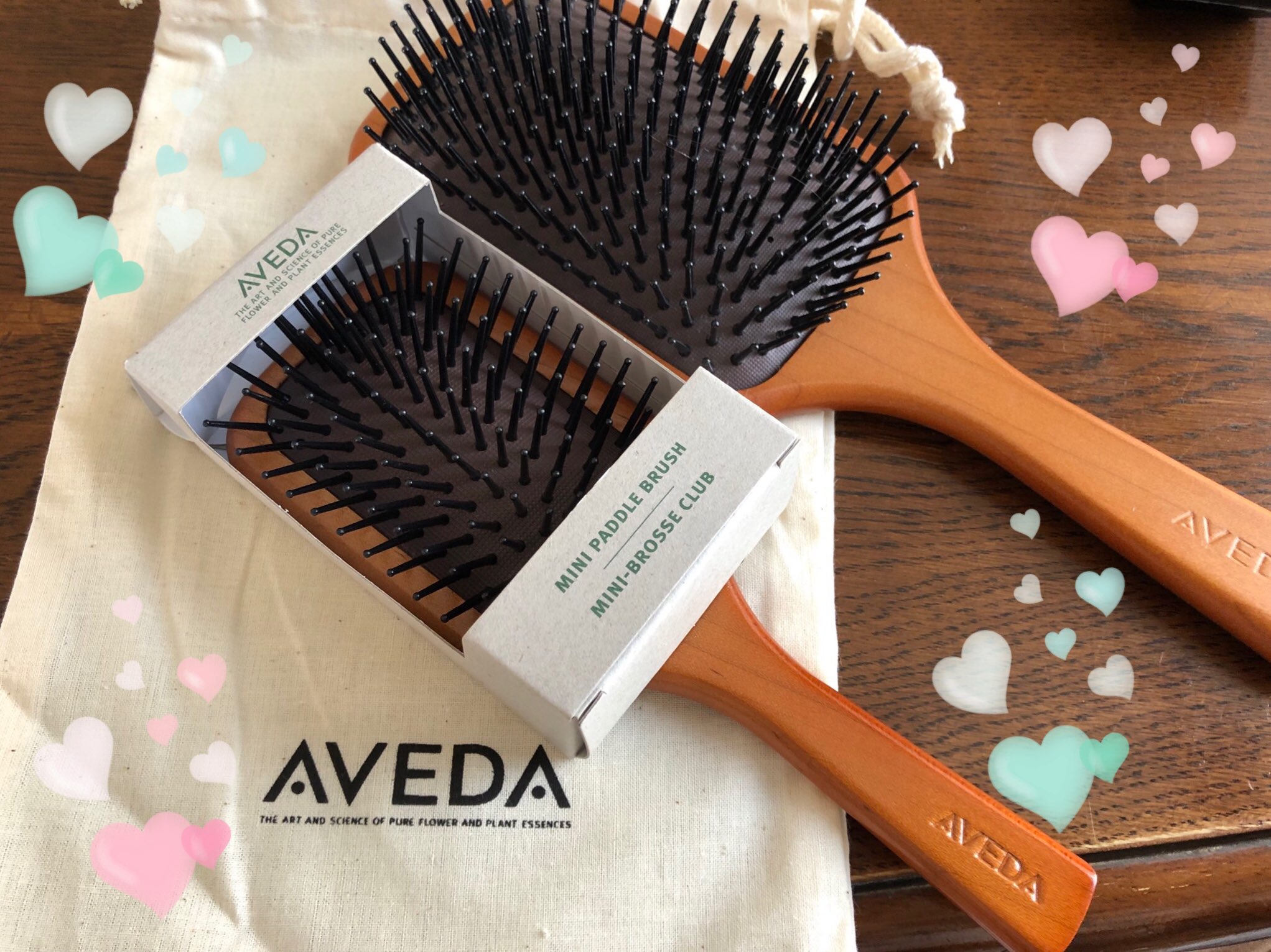 あゆみ En Twitter 愛用しているアヴェダのパドルブラシ 来月ミニパドルブラシ が発売と聞いて取扱店舗を探していたら特別先行販売で近くのショッピングモール内の美容室にあった パドルブラシの名入れのも出来るみたいで 欲しいような 悩む アヴェダ