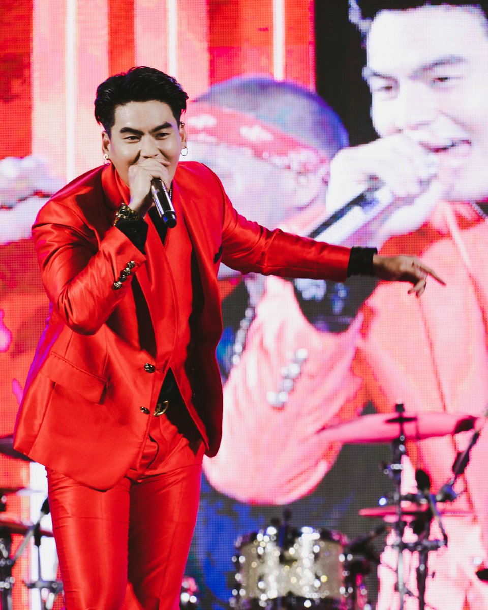 onthidar's tweet photo. งานเมื่อวาน ได้เก้าอี้จารย์เดียร์นะคับ 😝😘

@hunz_iph #HunzIPH #IPHTOUR
#nescafeblendandbrew 
#เข้มนุ่มลงตัวเอาใจไปเลย https://t.co/yfvU2dEOgx