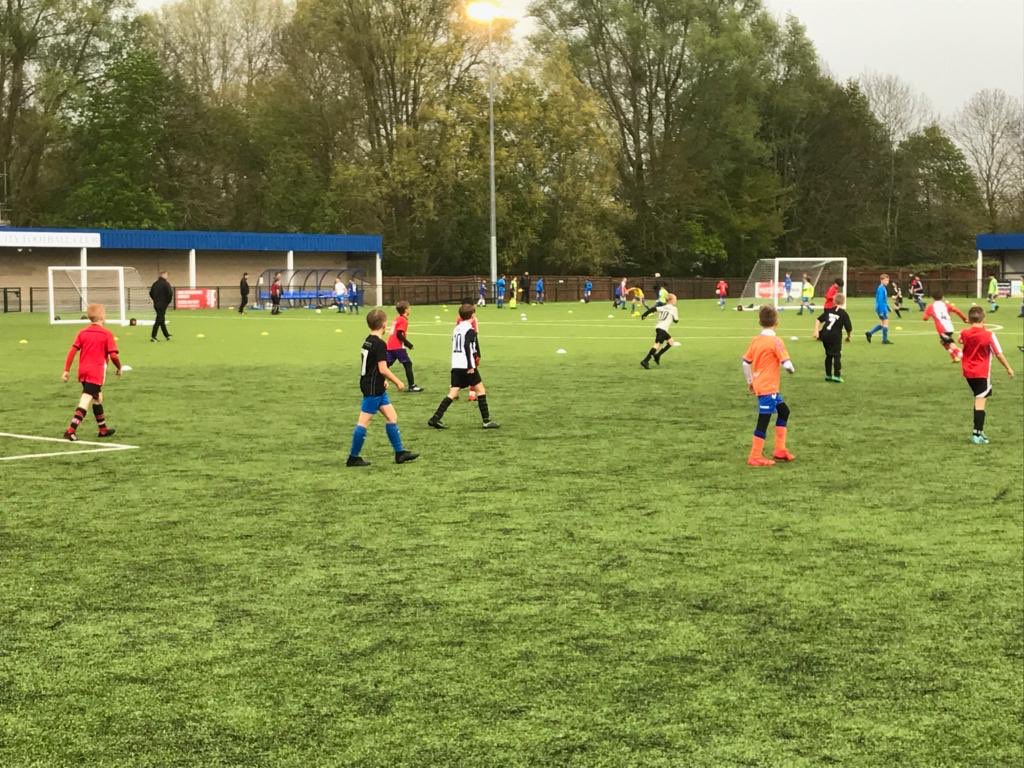 AcademyOUFC's tweet photo. Great to see @AcademyOUFC staff and players supporting @CR_UK @BobbyMooreFund “Football shirt Friday” raising money for crucial cancer research across UK. Great idea from U10s player Albie Collins!
#investinginthelivesofyoungfootballers #proudhistorybrightfuture https://t.co/ZiBi0uk9ss