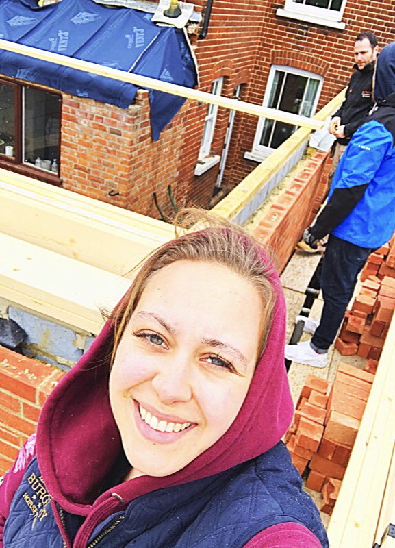 Hollieb8's tweet image. ROOF DAY 🙌🏻

Gotta keep the builders happy with a bacon butty 🥪 and cups of tea through the day right? 🤷🏻‍♀️ 

#ExtensionUpdate #itscoming #roofer