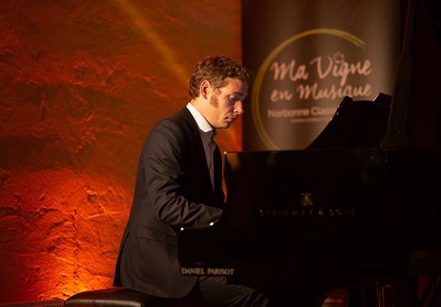 Image postée sur le compte Instagram du Château Le Bouïs 🎹🍇 Retour sur le Festival Ma Vigne en Musique 🍇🎹 Ce dimanche 21 avril a eu lieu dans le cadre du Festival Ma Vigne en Musique le fabuleux concert du pianiste et virtuose Geoffroy COUTEAU au cœu… bit.ly/2UHXHSL