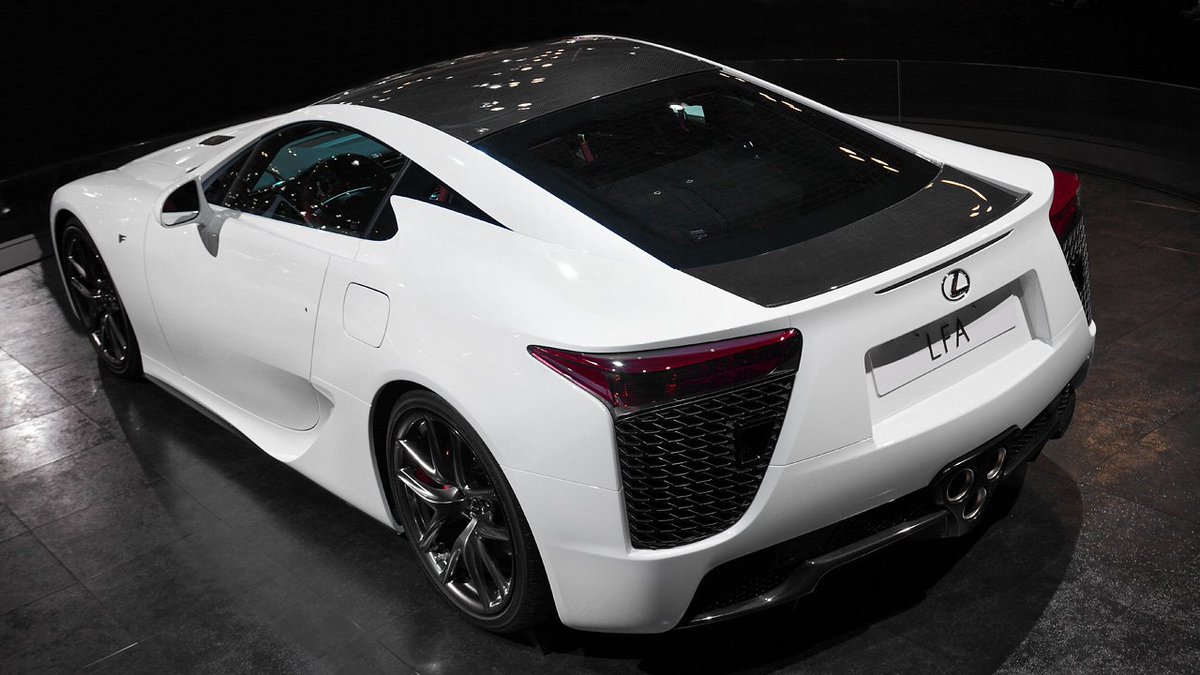 好き勝手に車を語るアカウント レクサスlfa トヨタが誇るスーパーカー ヤマハと共同開発の専用v10エンジン を搭載し ボディにcfrpを贅沢に使い車重はたったの1 5t オーソドックスなfrだが 後方レイアウトのラジエーターなど重量配分も徹底的に配慮された 好き勝手に車を語るアカウント レクサスlfa トヨタが誇るスーパーカー ヤマハと共同開発の専用v10エンジン を搭載し ボディにcfrpを贅沢に使い車重はたったの1 5t オーソドックスなfrだが 後方レイアウトのラジエーターなど重量配分も徹底的に配慮された