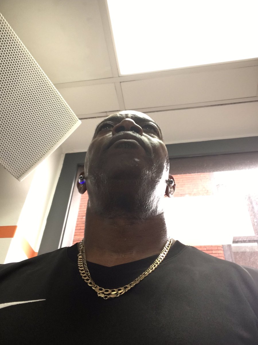 spursNutN17's tweet image. Got a serious sweat on and #SpinningClass hasn’t even started yet ...

“Perfect way to start your day”

#StopFindingExcusesNotToTrain #Execise #HealthyLifeStyle