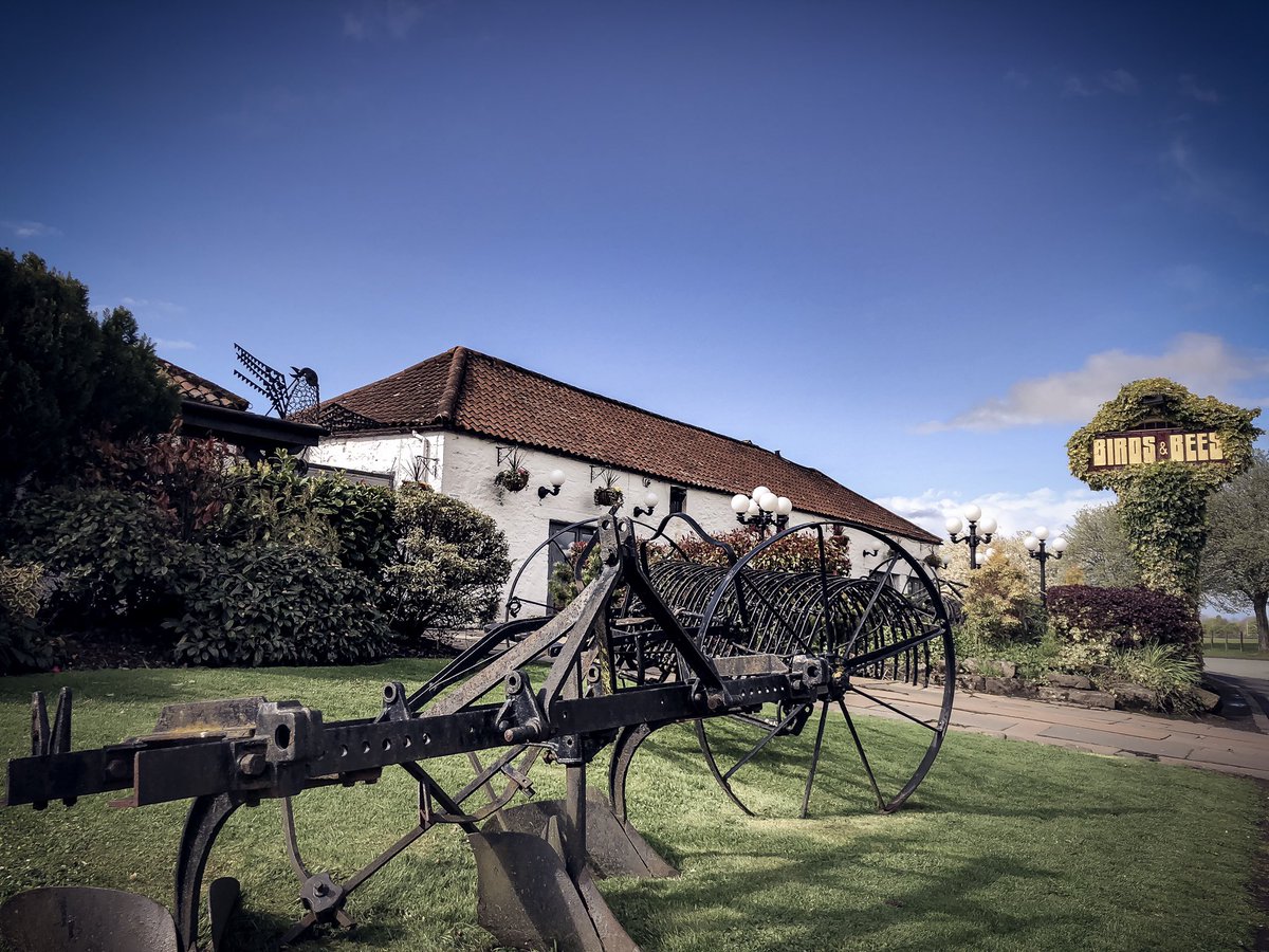 r7cmedia's tweet photo. Looking forward to the wedding of Kirsteen and Robert today at @BirdsandBees1 in Stirling. 

See you soon guys. https://t.co/gbqlnjM17m