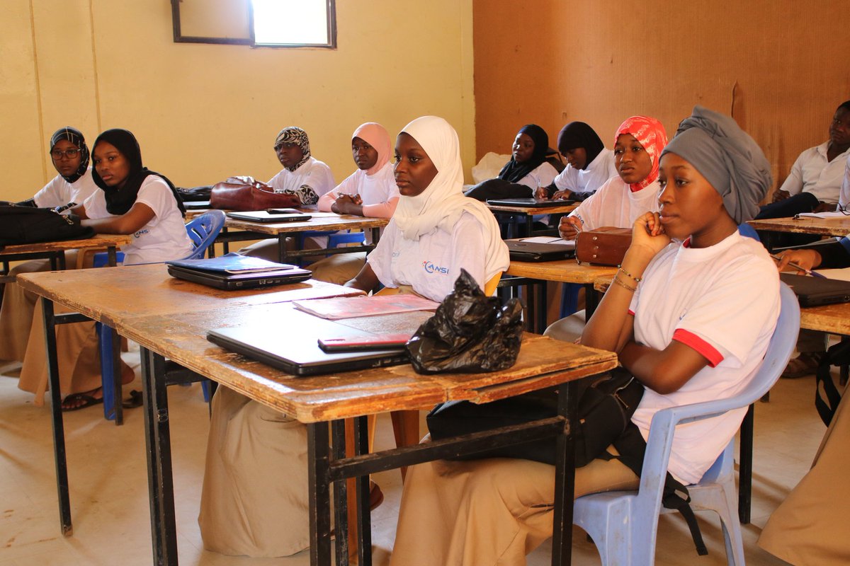Blogers227's tweet photo. #RBN
#WAB227

Début de la formation sur le blogging et entrepreneuriat pour les femmes au lycée d'excellence de #Niamey en partenariat avec @AnsiNiger .

@JPOTICNiger @salimdade @Actumagzine @Le_magazinewa6k https://t.co/lm0MwjeH21