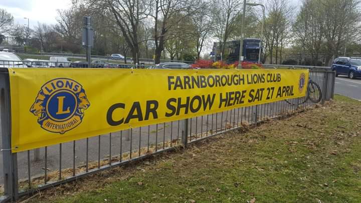 RushmoorHour's tweet photo. The Farnborough Car Show is underway here in Farnborough Town Centre. @RushmoorCouncil @eagleradio #ClassicCars https://t.co/3GV3GWEbkg