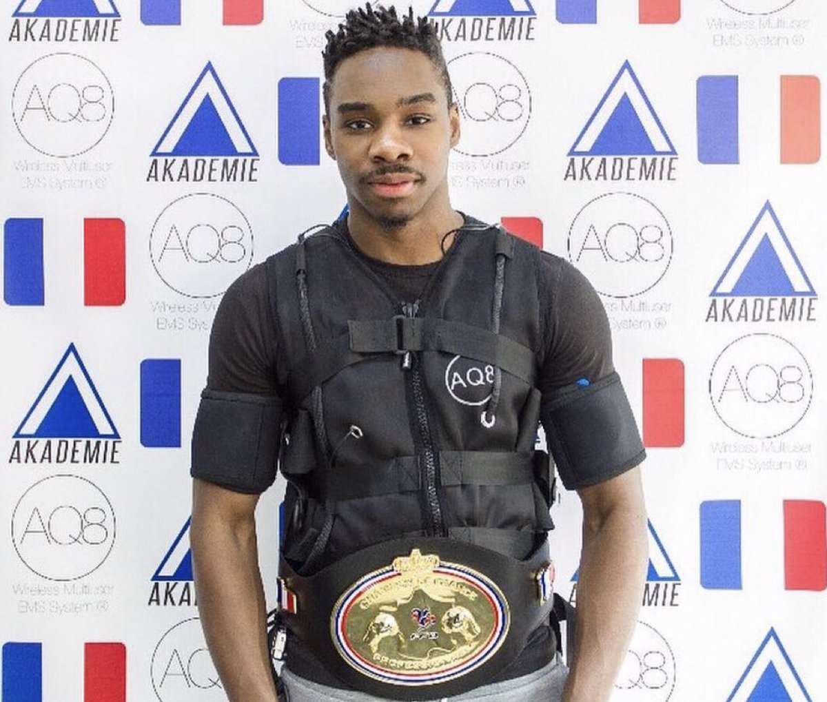 AQ8_System's tweet image. 🥇New Champion de France 🇫🇷 de Box Anglaise ELIE KONKI. #championdefrance #mma #mmafighter #electrofitness #emsculpt #emsculpt #emstraining #coachsportif #fitnessmotivation #fitnesspro