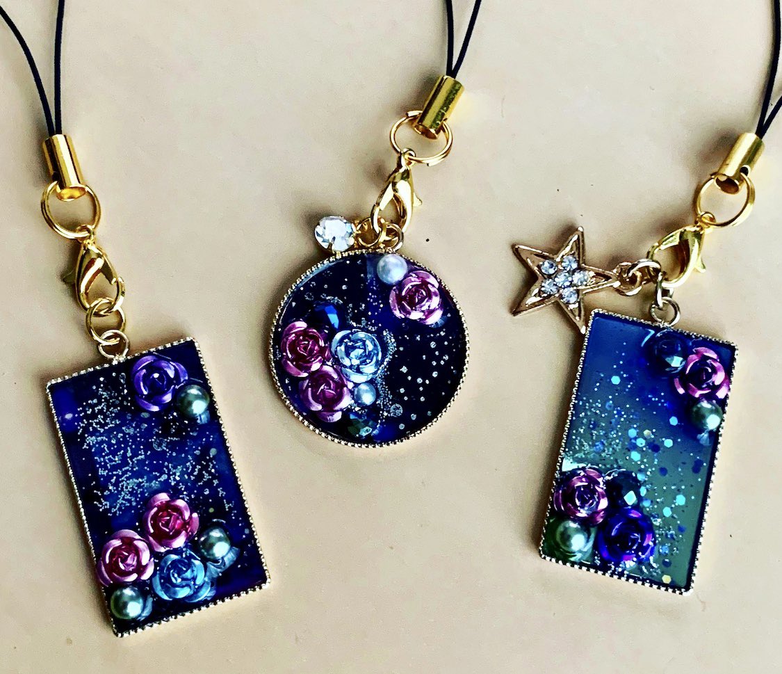 みい レジンで ストラップ作りました 宇宙のイメージにしたかったのに なんか違う レンジ レジンストラップ レジンハンドメイド