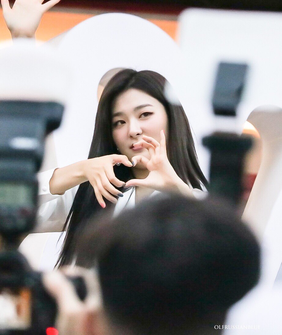 cpk158's tweet photo. 🐻♥️ 

#RedVelvet #RedVelvetinVietNam #Seulgi #KangSeulgi #VHEARTBEAT2019 #VLIVE https://t.co/PwdiZr19Bq