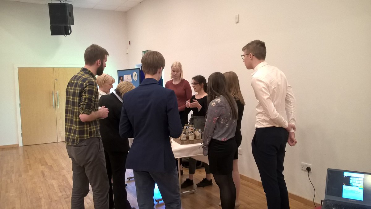 ye_somerset's tweet photo. @JarOholic meeting the judges https://t.co/sBo6tHINtI