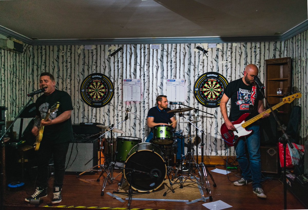 SKUKBOOKING's tweet photo. @KickingSeagulls last night, @YPentan_Mold https://t.co/7jCNLMGvtL