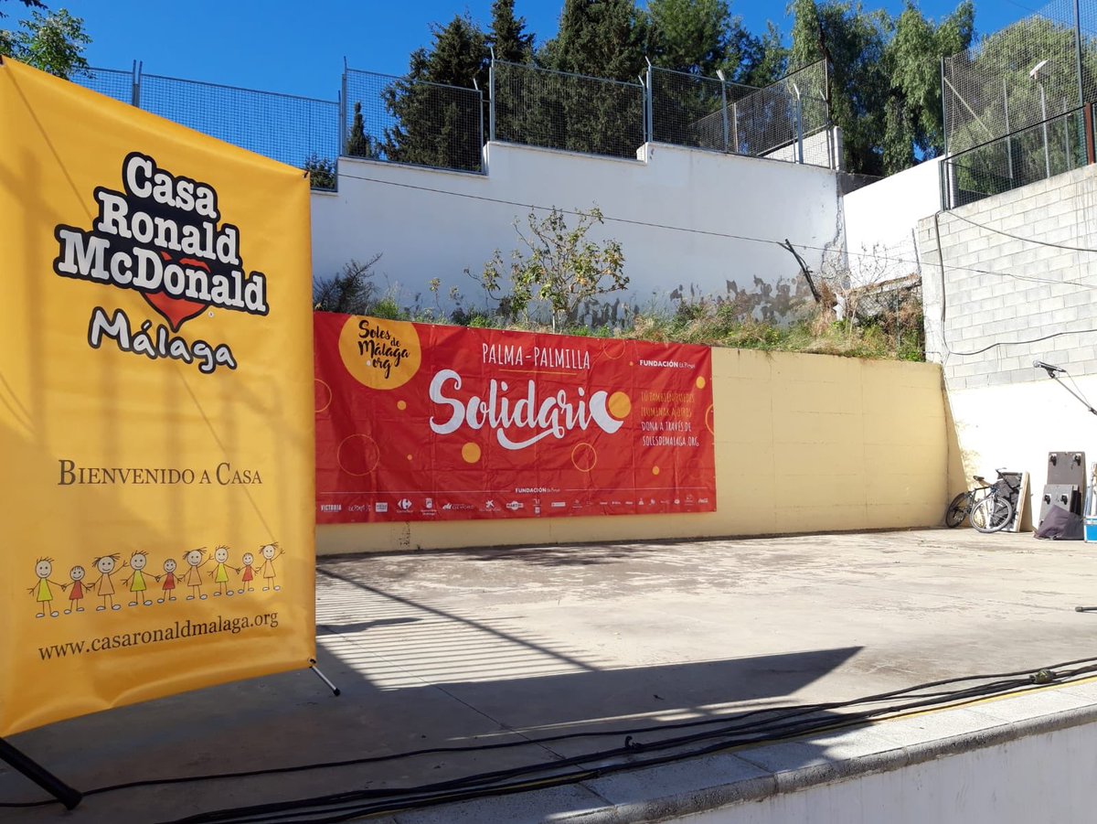 Proambintegrada's tweet photo. Hoy nos encontramos con nuestros amigos de @CasaRonaldMLG en el #festivalsolidario #SolesDeMálaga , concienciando sobre #cambioclimático y la necesidad de proteger el #agua 
@FundacionPimpi 
#tuaguaesnuestraaguacuidala https://t.co/RVOgijMzFs