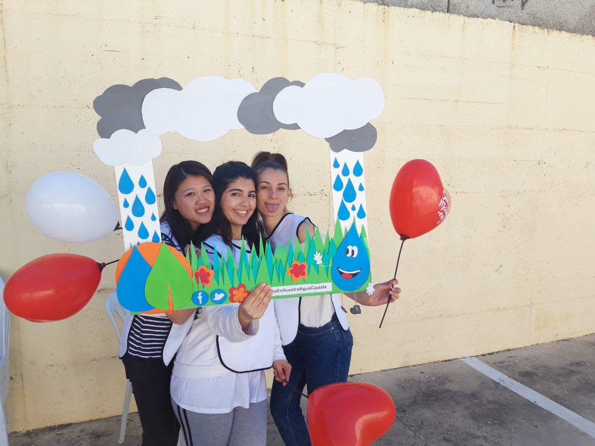 Proambintegrada's tweet photo. Hoy nos encontramos con nuestros amigos de @CasaRonaldMLG en el #festivalsolidario #SolesDeMálaga , concienciando sobre #cambioclimático y la necesidad de proteger el #agua 
@FundacionPimpi 
#tuaguaesnuestraaguacuidala https://t.co/RVOgijMzFs