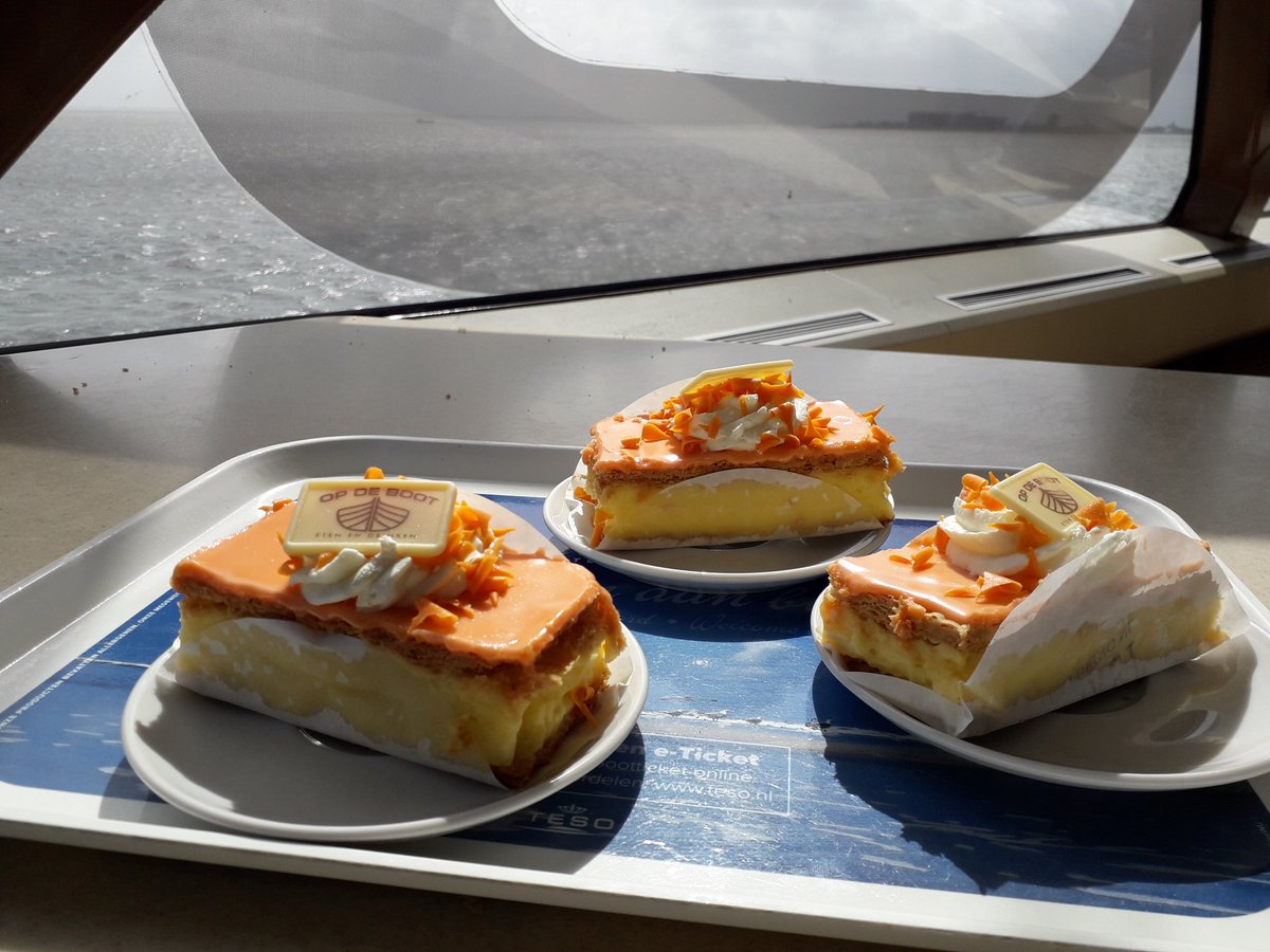 Túúrlijk een oranje tompouce! #koningsdag #traditie #Teso