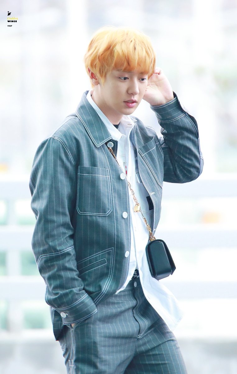 GoldenWings1127's tweet photo. 190426 ICN
👶🏻🍼🍼😭
#BBMAsTopSocial EXO⁠ ⁠@weareoneEXO 
#EXO⁠ ⁠#찬열 #CHANYEOL ⁠#SSFW #봄_여름_가을_겨울 #ChanyeolSSFW https://t.co/6YdoN7hcOa