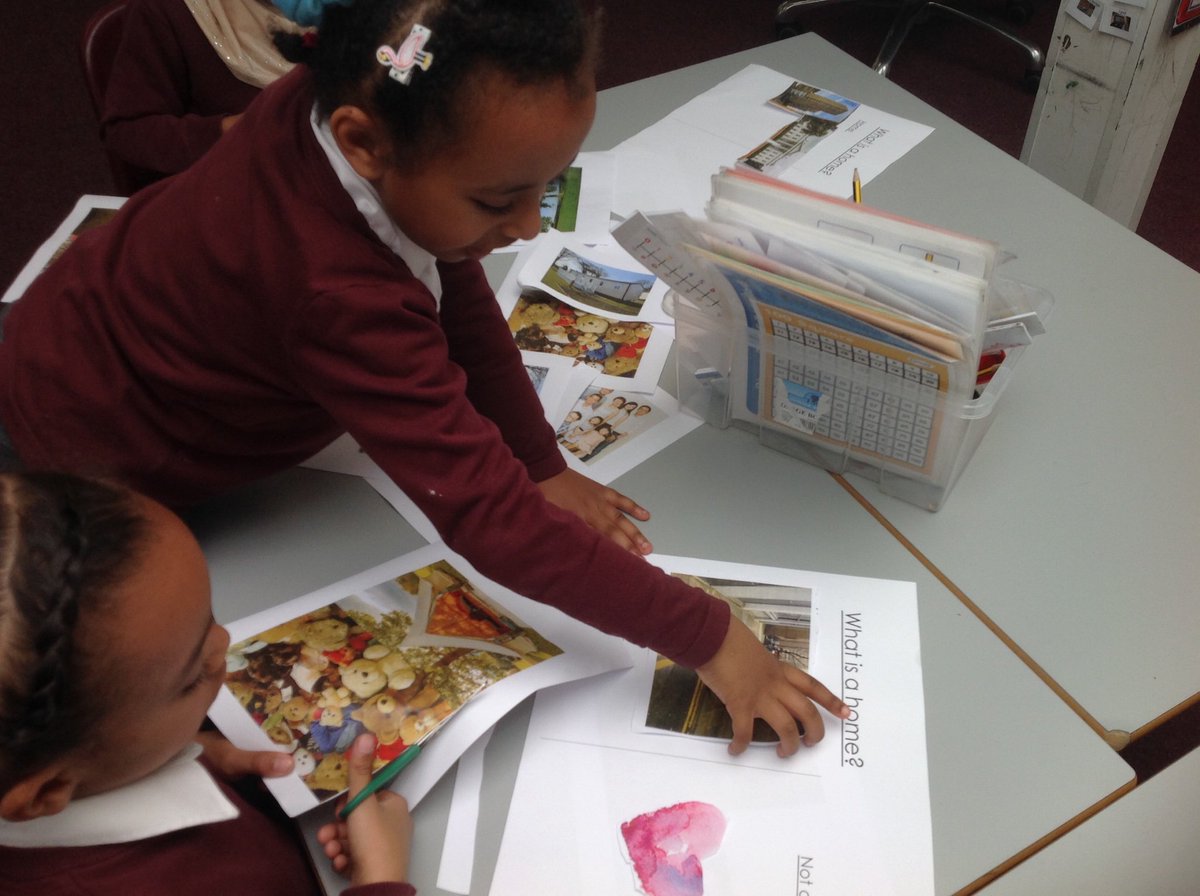 MrFielderHMPS's tweet photo. What makes a home? Otters explored the concept of home in their P4C session this week linked to our whole school book week on Lost and Found by Oliver Jeffers @HerbMorrPriSch #P4C #SAPRE #youngphilosophers https://t.co/faSUceau4L