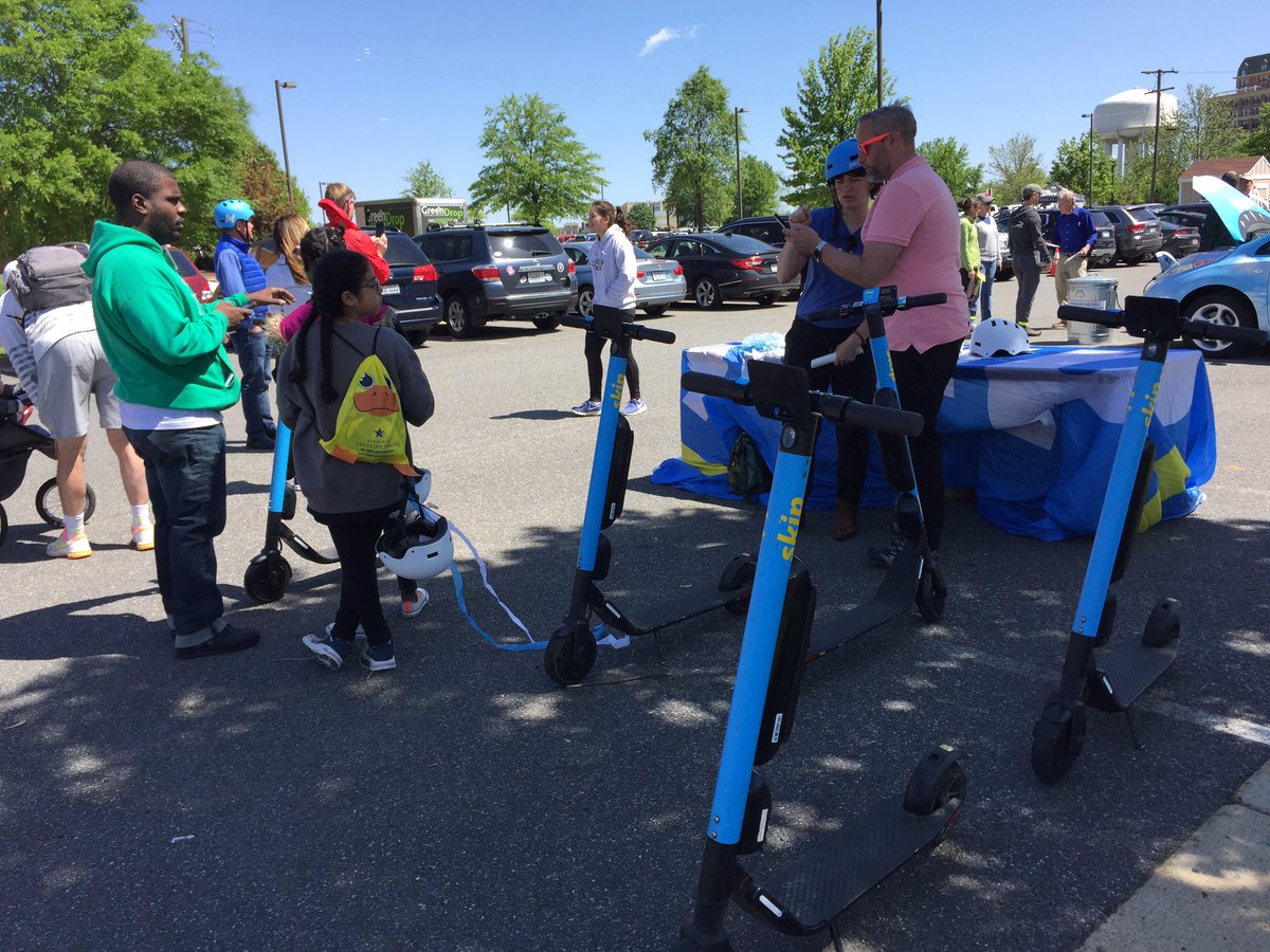 AlexandriaVATES's tweet photo. We have electric vehicles, scooters, @dashbus to test your bike on their rack, @wmata  bus and wmata staff. Come on down to #EarthdayALX until 2pm. 1005 Mt Vernon Ave. https://t.co/ATrqx8lEVm