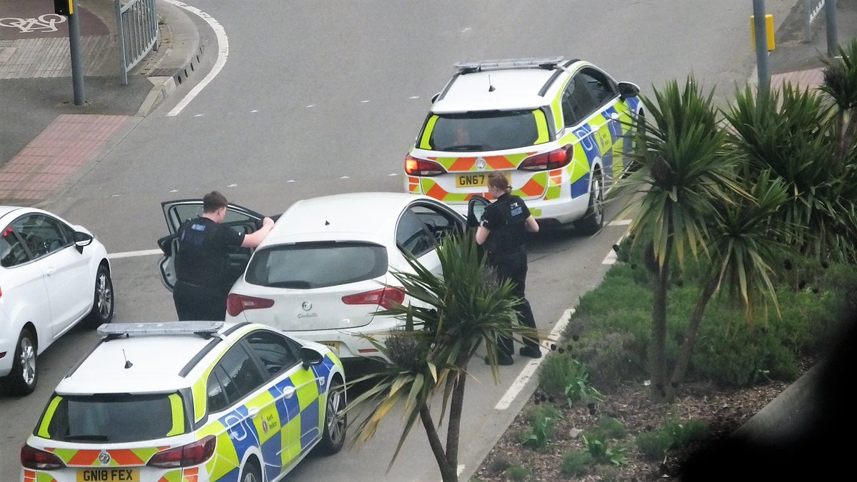 JIMGRIM12's tweet photo. The Lady &amp; Gentleman of Medway's Finest
Nobody was harmed while carrying out arrest's of the occupant's of the car
All done in the nicest possible way (Your Nicked)
Pegasus Way/Pier Rd Junction #Victorypier
Info #KentOnline #LibertylivingUK #KentPoliceMed #GillinghamMarina https://t.co/x3pDuzCcJU