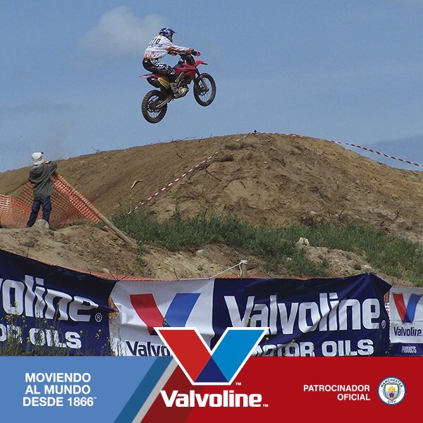 ValvolineGBL_EC's tweet photo. Protege tu motocicleta con un aceite de campeones 🏆 🏍, 4Tech de Valvoline✌️
#unverdaderocampeon #polloconvalvoline #conlavdevalvoline #cuidatumotoconvalvoline
#4tech #campeonvalvoline https://t.co/g6HDAt1WWd