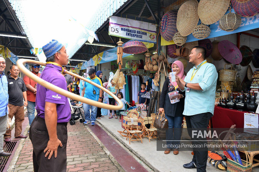 AbOpenang's tweet photo. Macam macam ada
@#penangfamafest2019
Esok 1 hr lg...
Jom serbu
@mustahapa 
@FAMA_Malaysia https://t.co/vEaJiFjZSb